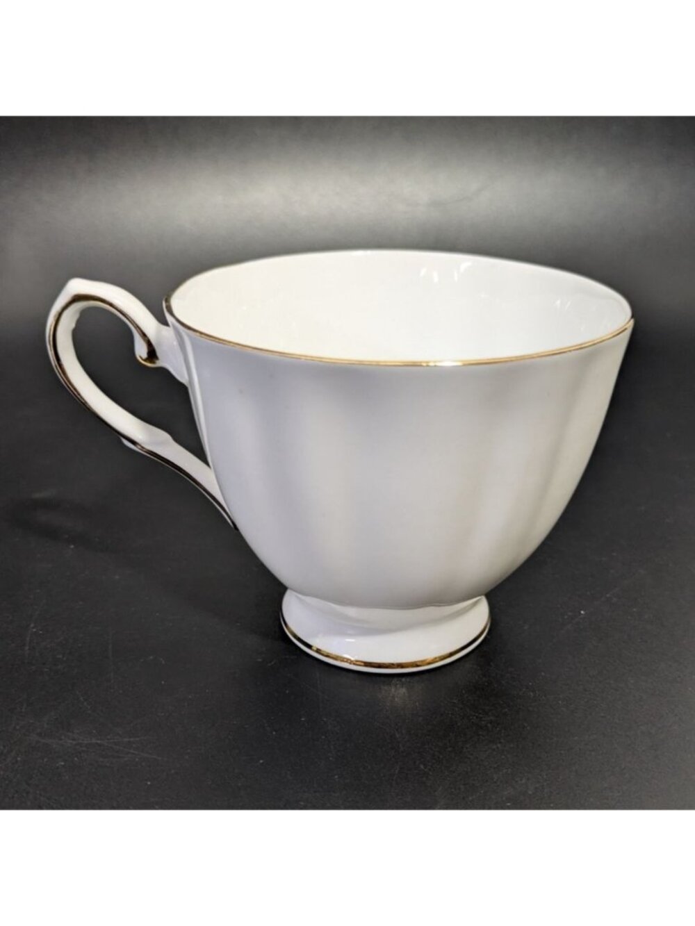 Elizabethan White Bone China Teacup Gold Trim Elegant Scalloped Design Vintage